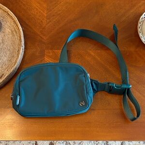lululemon athletica Green everywhere Crossbody Bag
